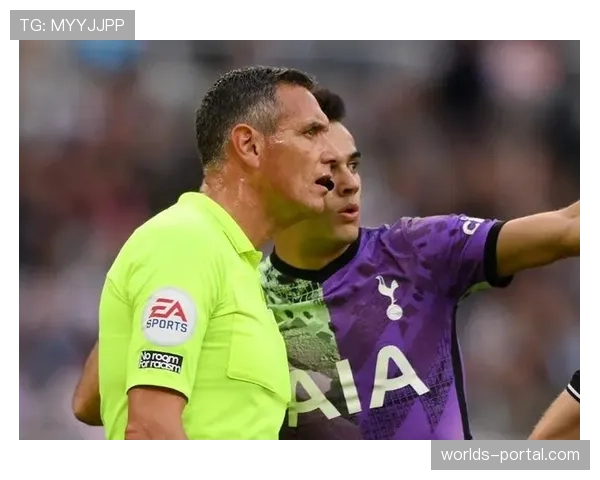 暖心花絮:莱比锡球迷在客场高歌,为重伤的对方球员送上祝福 暖心花絮:莱比锡球迷在客场高歌,为重伤的对方球员送上祝福